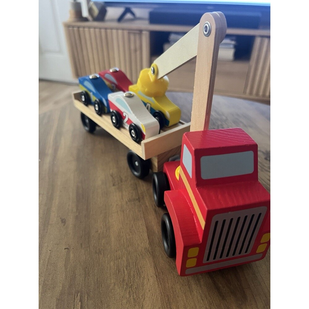 Melissa & Doug Magnetic Car Loader Wooden Toy Set with 4 Wooden Cars